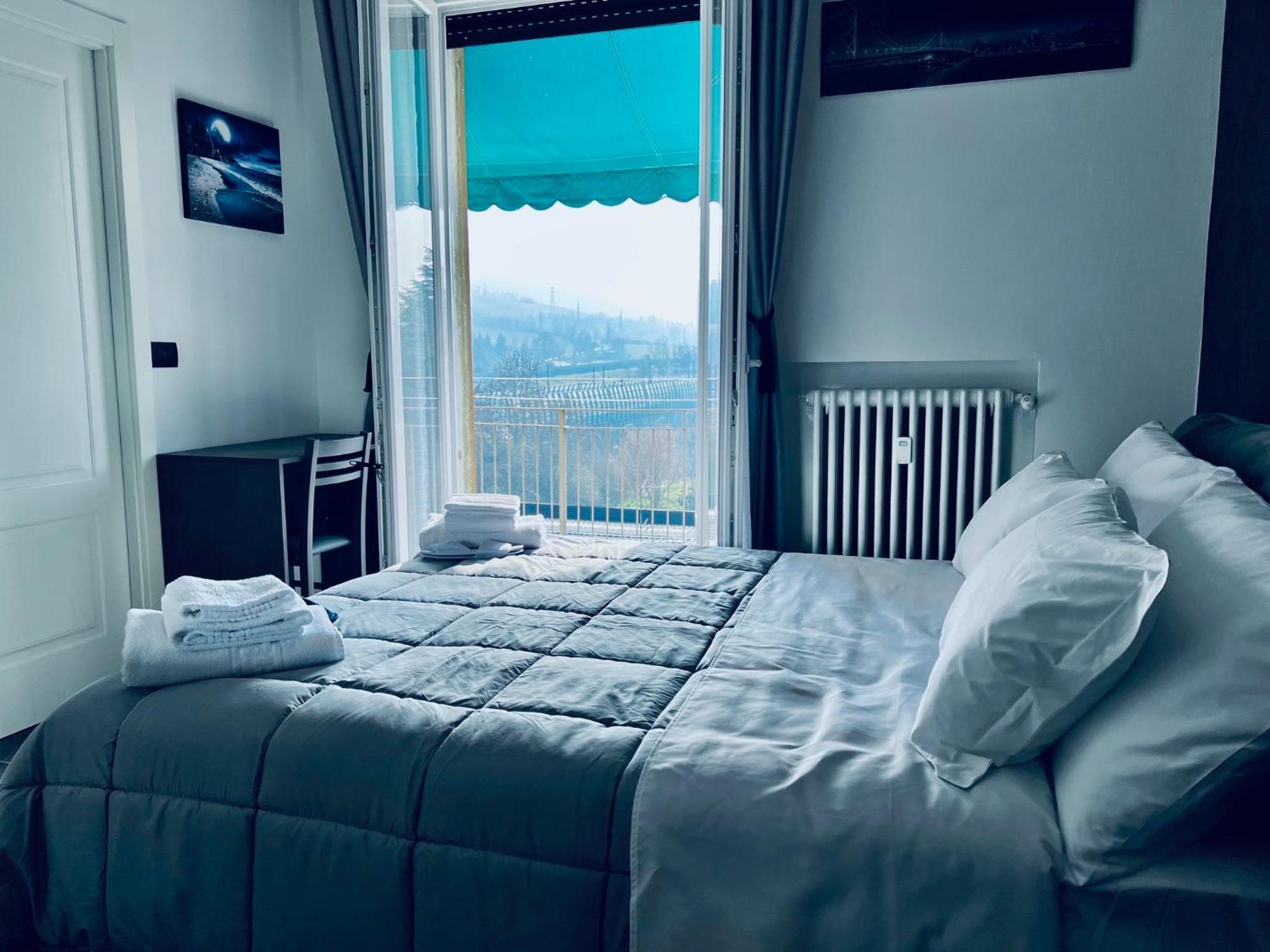 Seven Nights Bologna Bed & Breakfast ภายนอก รูปภาพ
