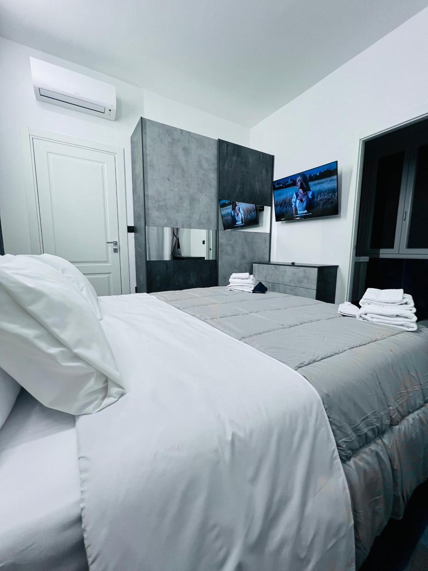 Seven Nights Bologna Bed & Breakfast ภายนอก รูปภาพ