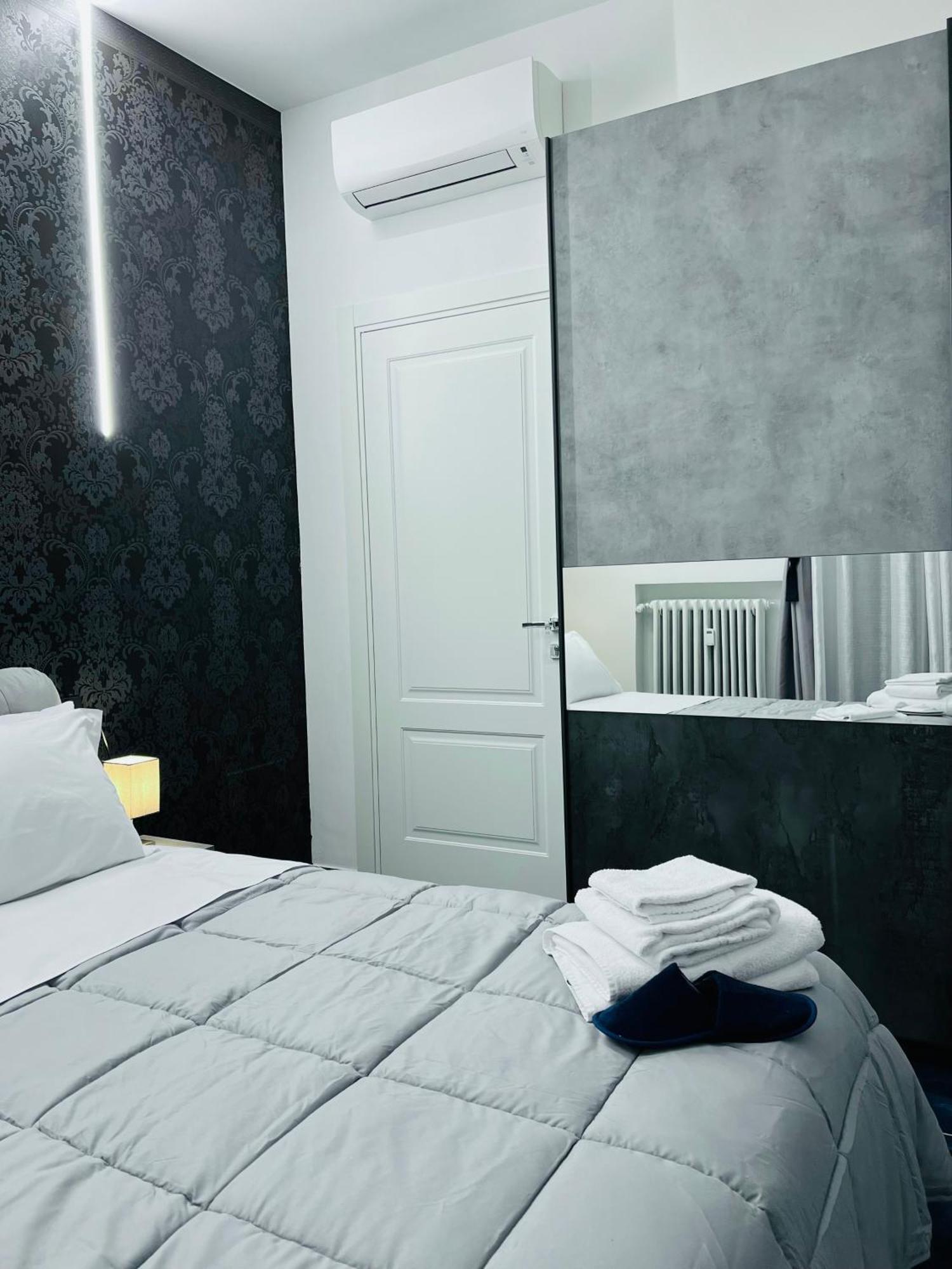 Seven Nights Bologna Bed & Breakfast ภายนอก รูปภาพ
