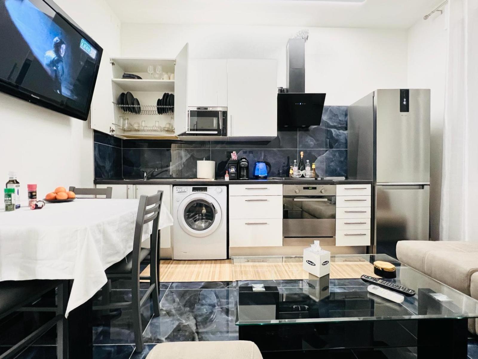 Seven Nights Bologna Bed & Breakfast ภายนอก รูปภาพ