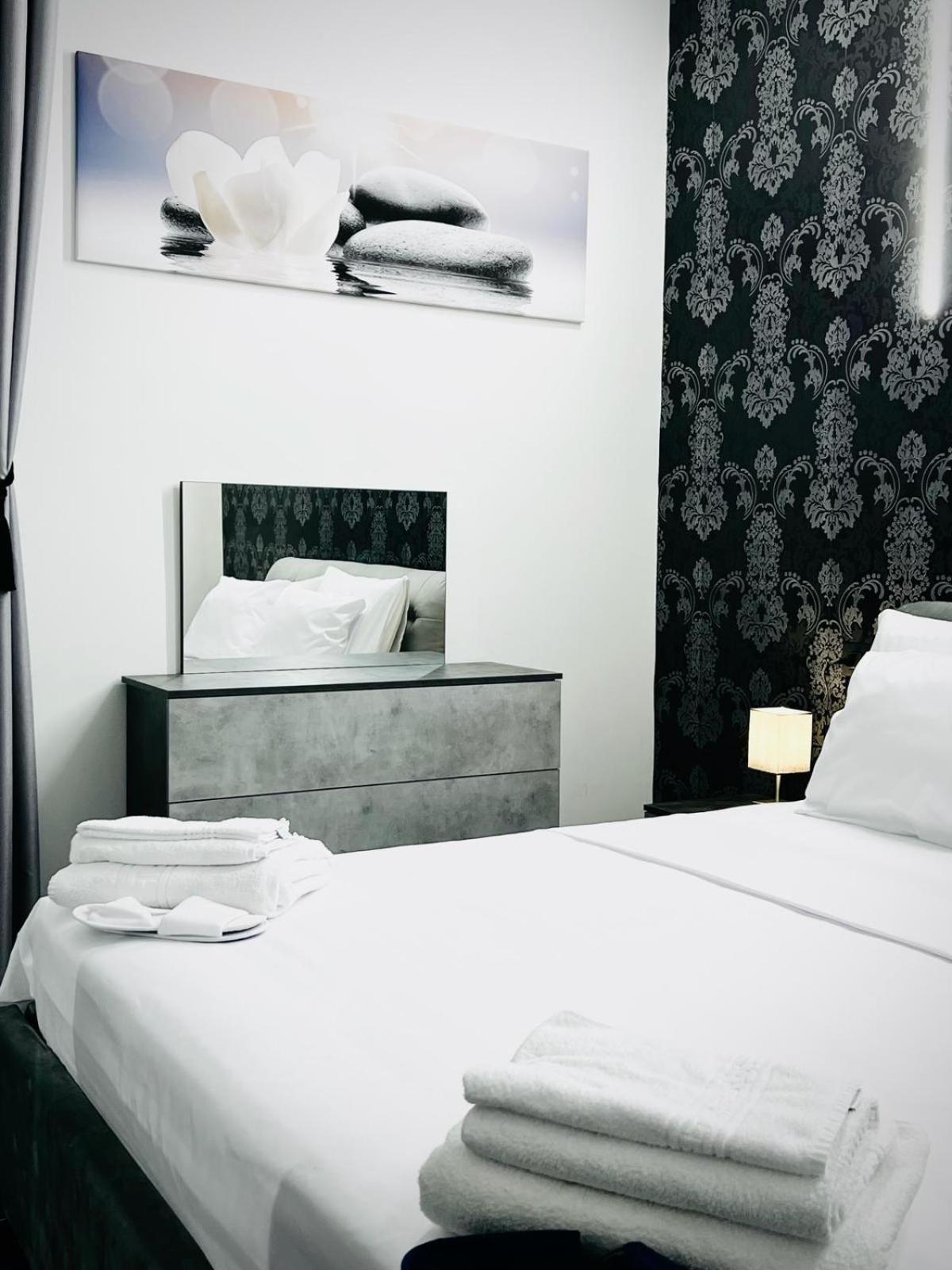 Seven Nights Bologna Bed & Breakfast ภายนอก รูปภาพ