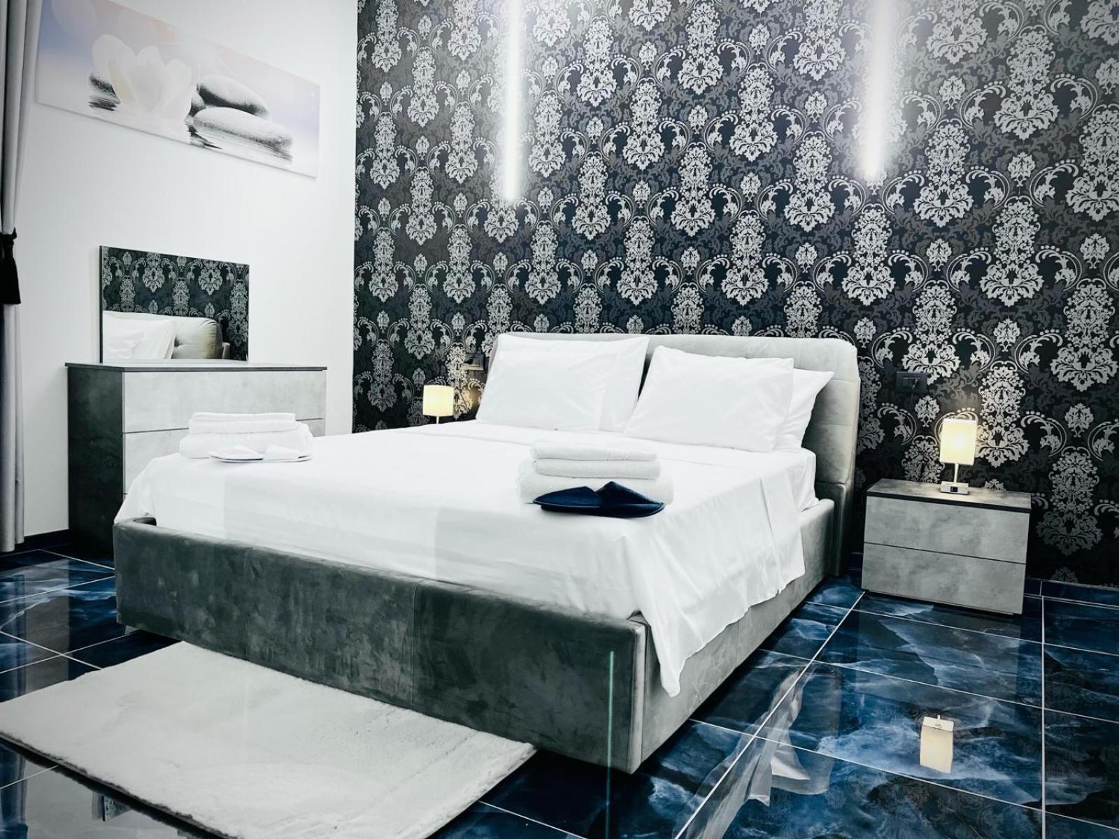 Seven Nights Bologna Bed & Breakfast ภายนอก รูปภาพ